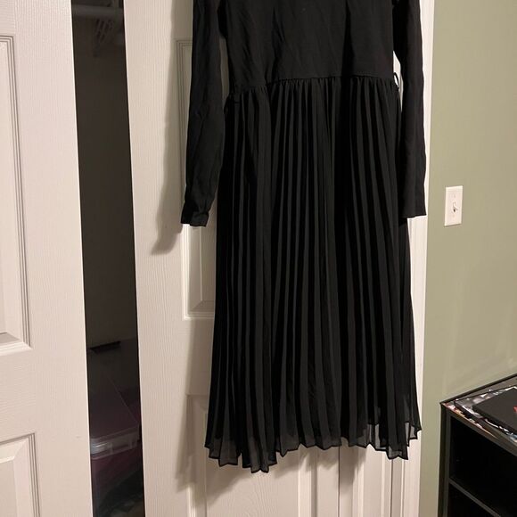Elegant Black Long Sleeve Dress - Picture 2 of 5